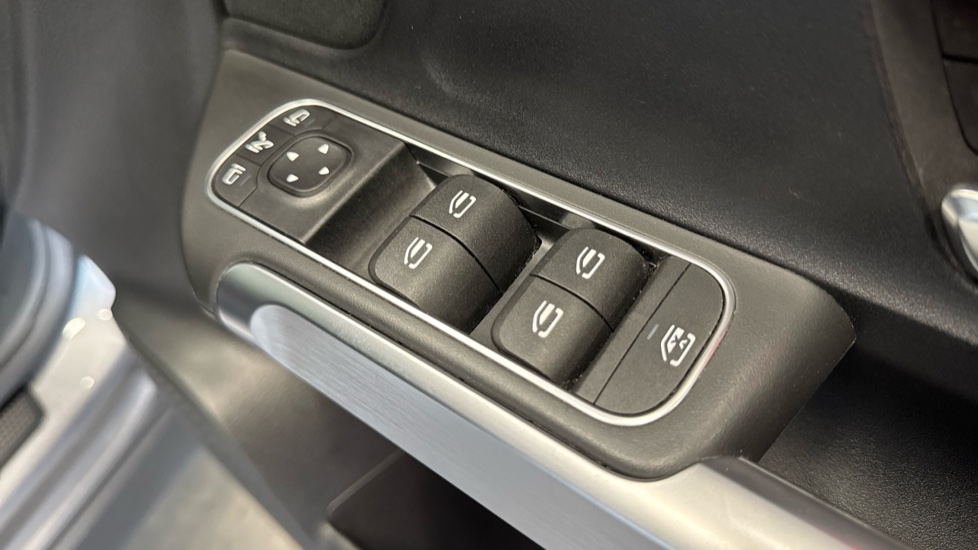 Mercedes-Benz GLB 200 AMG Line Premium 5dr 7G-Tronic Petrol Estate - Image 27