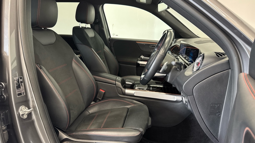 Mercedes-Benz GLB 200 AMG Line Premium 5dr 7G-Tronic Petrol Estate - Image 28