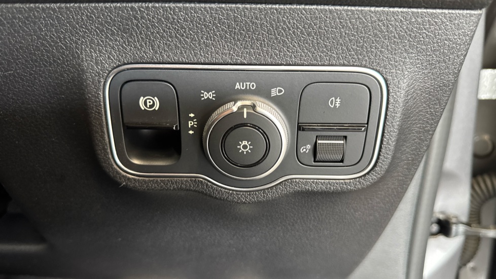 Mercedes-Benz GLB 200 AMG Line Premium 5dr 7G-Tronic Petrol Estate - Image 29