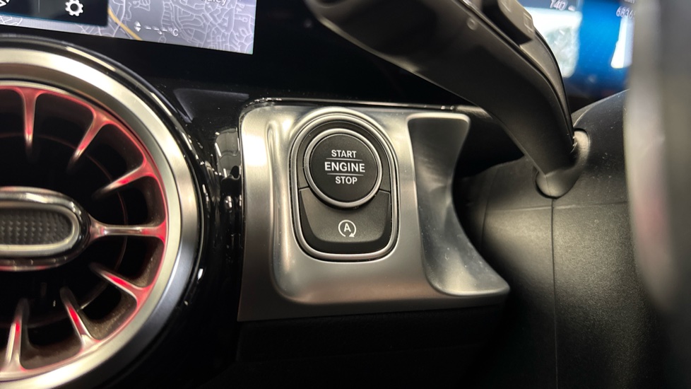 Mercedes-Benz GLB 200 AMG Line Premium 5dr 7G-Tronic Petrol Estate - Image 33