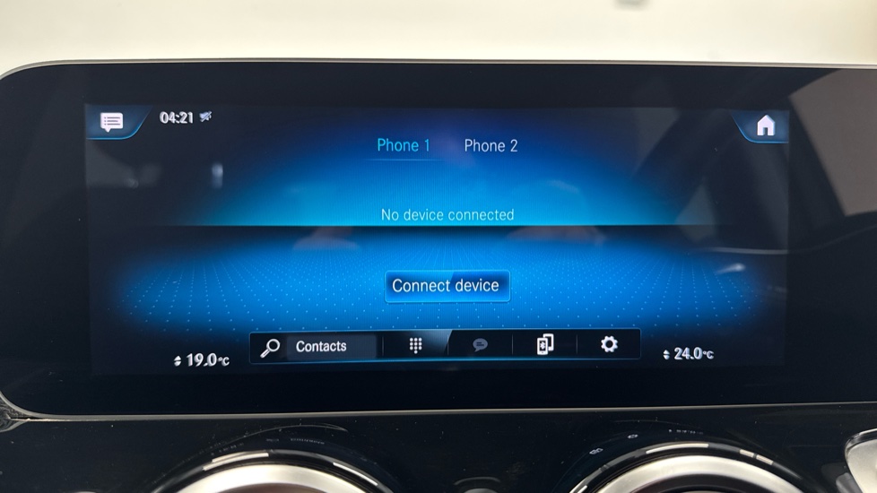 Mercedes-Benz GLB 200 AMG Line Premium 5dr 7G-Tronic Petrol Estate - Image 42