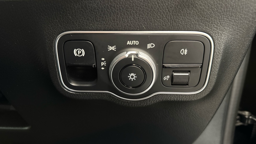 Mercedes-Benz GLA 200 Sport Executive 5dr Auto Petrol Hatchback - Image 29