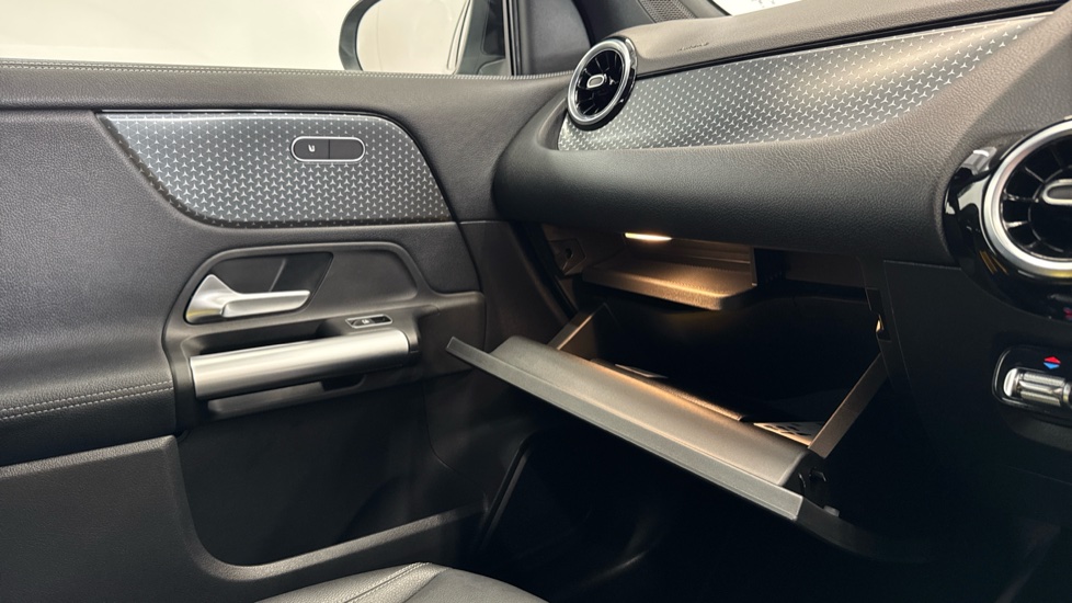 Mercedes-Benz GLA 200 Sport Executive 5dr Auto Petrol Hatchback - Image 37
