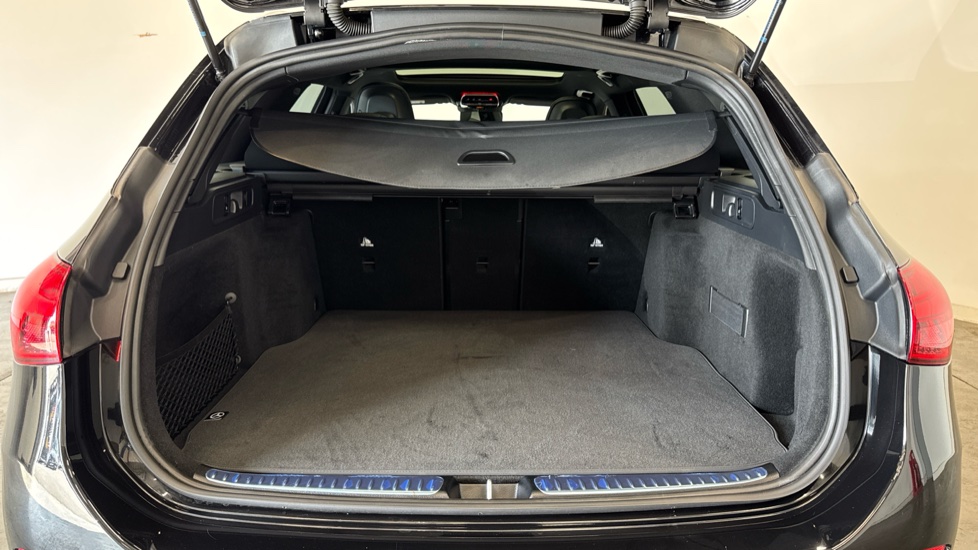 Mercedes-Benz C-Class C200d AMG Line Premium Plus 5dr Auto Diesel Estate - Image 4