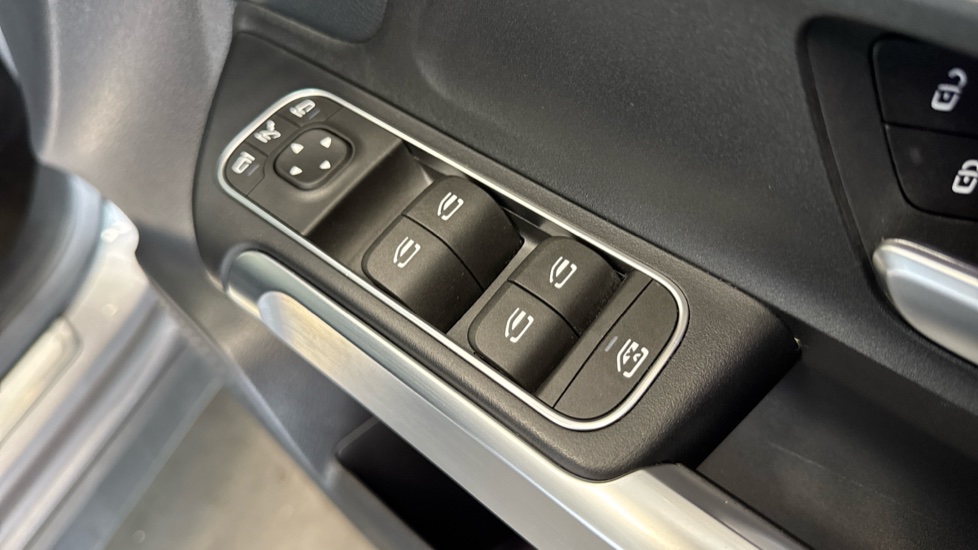 Mercedes-Benz Eqb 250+ 140kW Sport Executive 70.5kWh 5dr Auto Electric Estate - Image 27