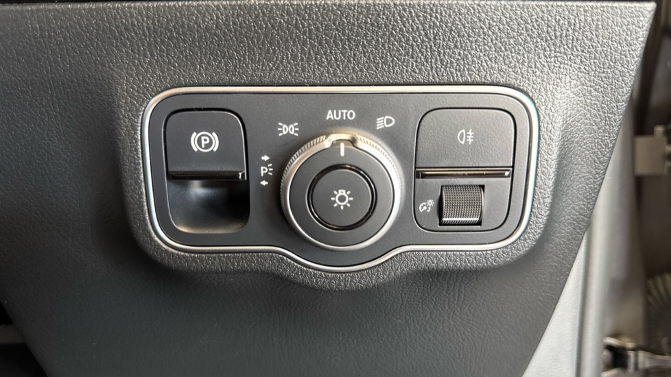 Mercedes-Benz B-Class B200d AMG Line Premium 5dr Auto Diesel Hatchback - Image 28