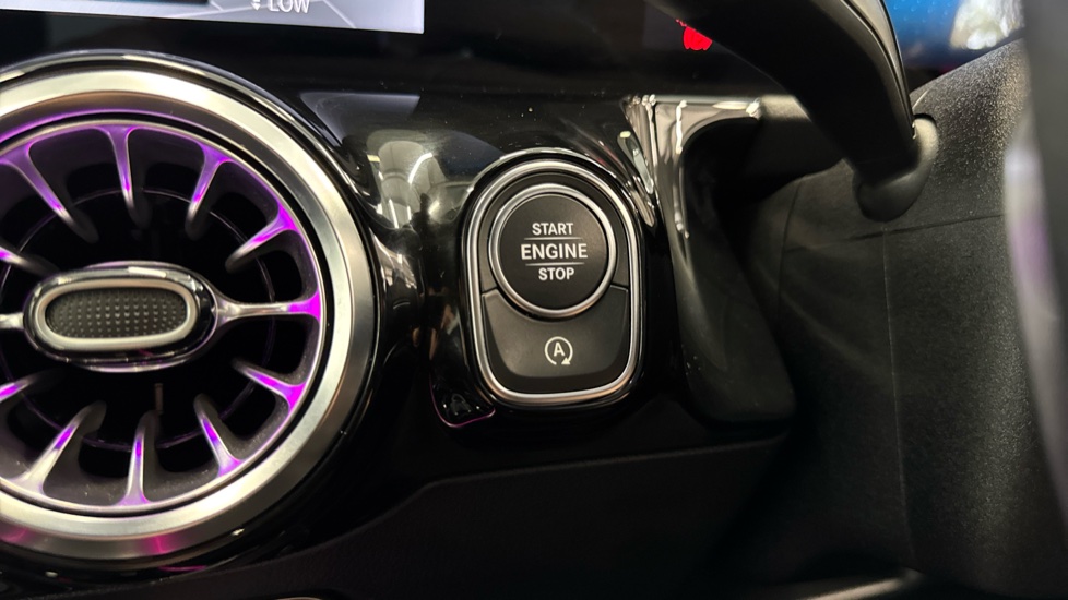 Mercedes-Benz B-Class B200d AMG Line Premium 5dr Auto Diesel Hatchback - Image 32