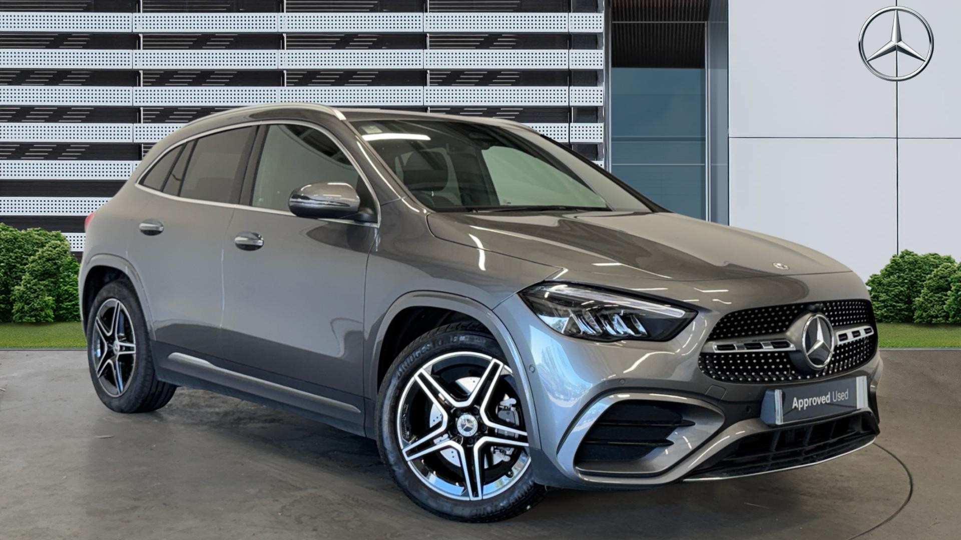 Mercedes-Benz GLA listing photo