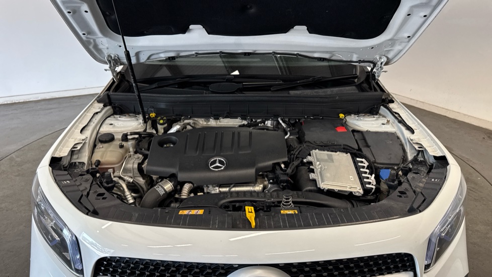 Mercedes-Benz GLB 220d 4Matic AMG Line Prem Plus 5dr 8G-Tronic Diesel Estate - Image 8