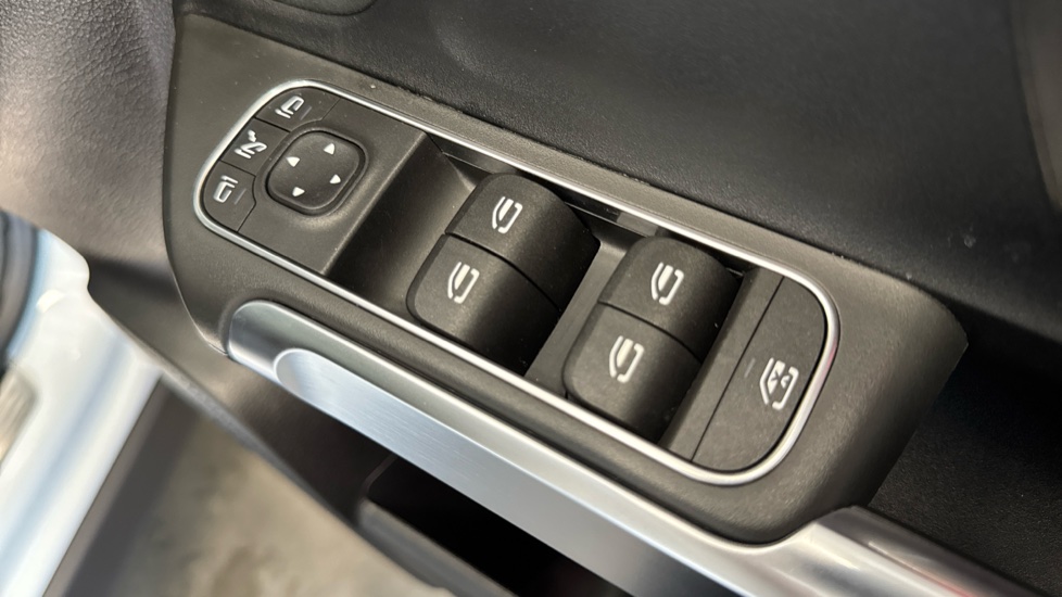 Mercedes-Benz GLB 220d 4Matic AMG Line Prem Plus 5dr 8G-Tronic Diesel Estate - Image 26