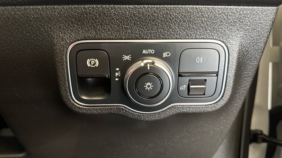 Mercedes-Benz GLB 220d 4Matic AMG Line Prem Plus 5dr 8G-Tronic Diesel Estate - Image 29