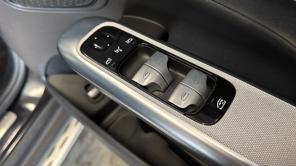 Mercedes-Benz GLC 300 4Matic AMG Line 5dr 9G-Tronic Petrol Estate - Image 25