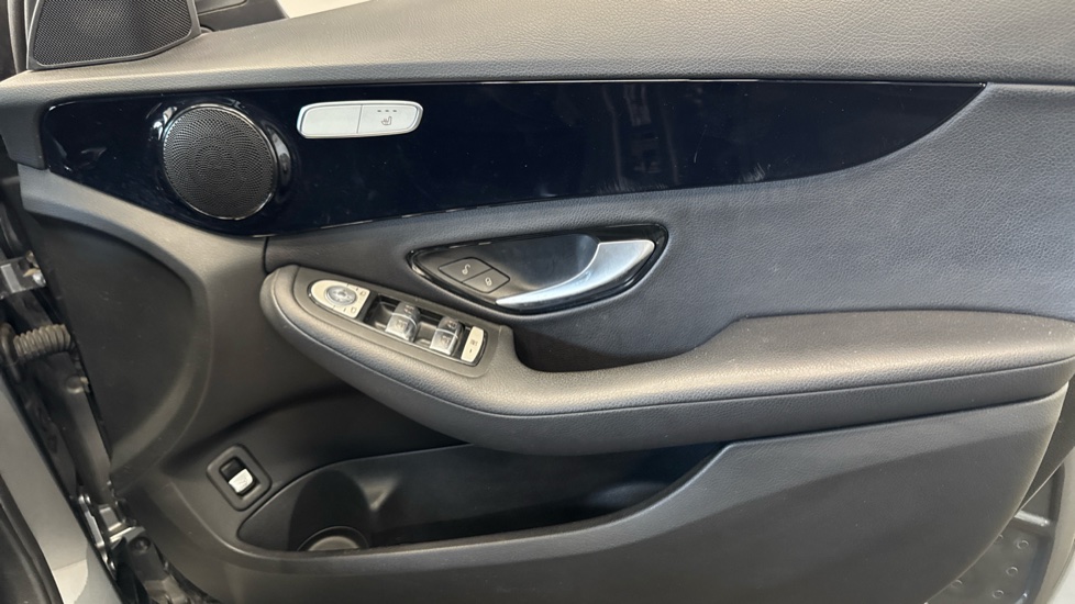 Mercedes-Benz C-Class C220d SE Executive Edition 5dr 9G-Tronic Diesel Estate - Image 22