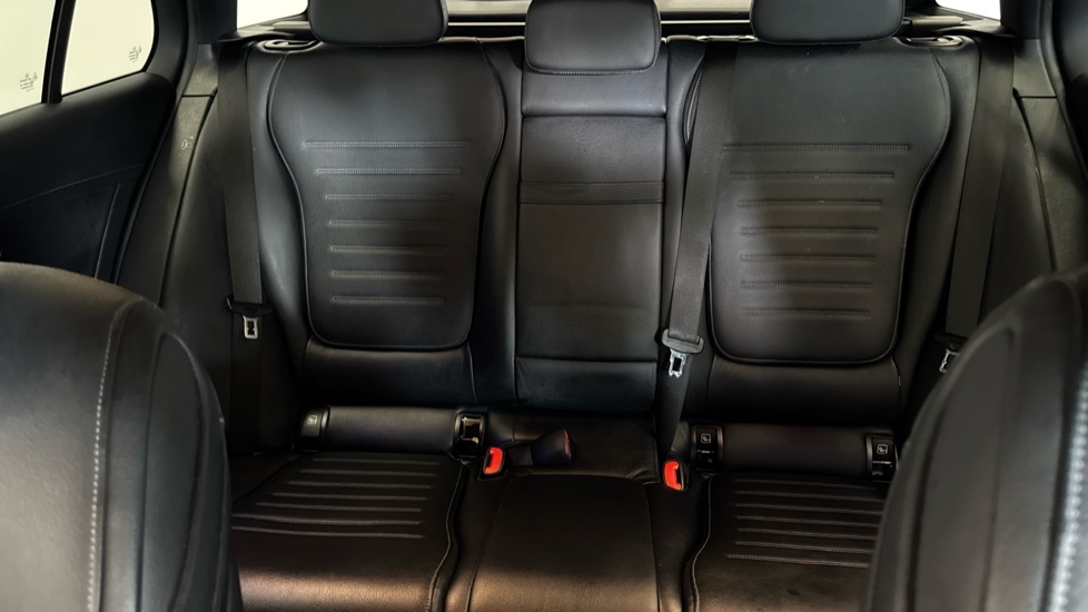 Mercedes-Benz C-Class C200 AMG Line Premium 5dr 9G-Tronic Petrol Estate - Image 15