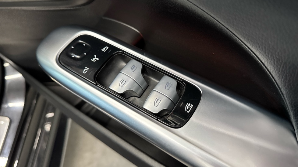 Mercedes-Benz C-Class C200 AMG Line 4dr 9G-Tronic Petrol Saloon - Image 22
