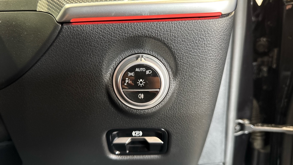 Mercedes-Benz C-Class C200 AMG Line 4dr 9G-Tronic Petrol Saloon - Image 24