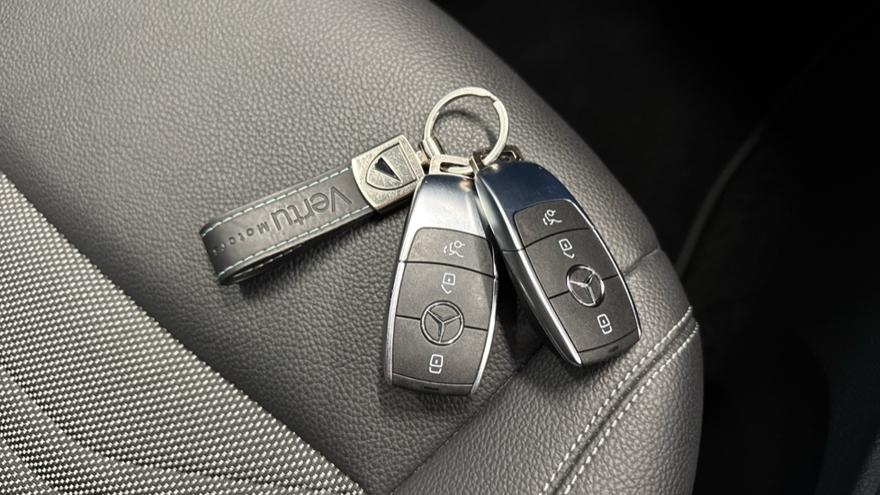 Mercedes-Benz GLB 200 Sport Executive 5dr 7G-Tronic Petrol Estate - Image 20
