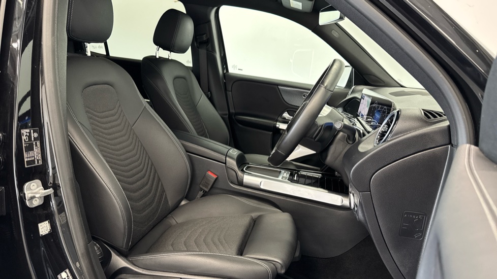 Mercedes-Benz GLB 200 Sport Executive 5dr 7G-Tronic Petrol Estate - Image 28