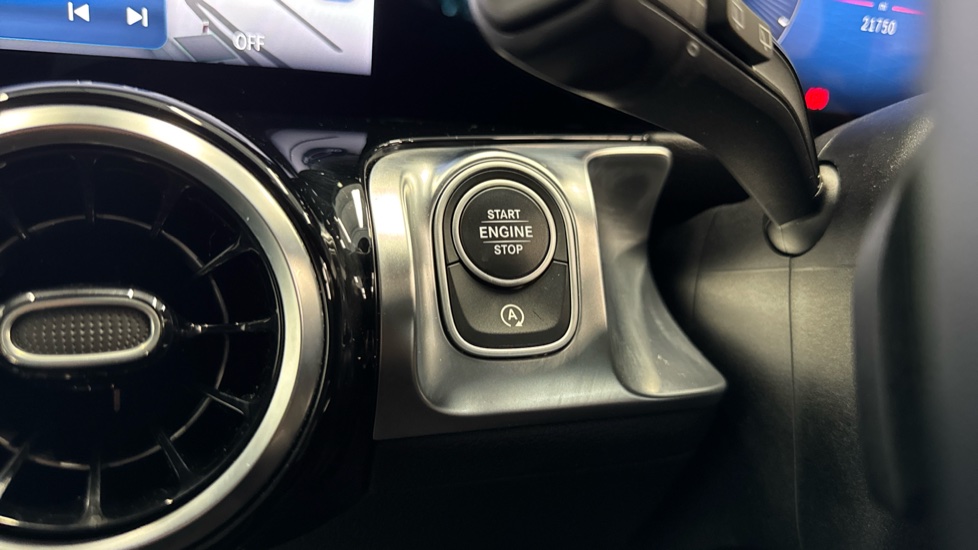 Mercedes-Benz GLB 200 Sport Executive 5dr 7G-Tronic Petrol Estate - Image 33