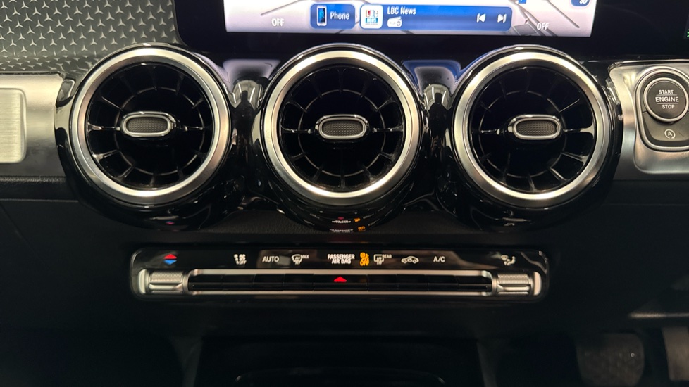 Mercedes-Benz GLB 200 Sport Executive 5dr 7G-Tronic Petrol Estate - Image 34
