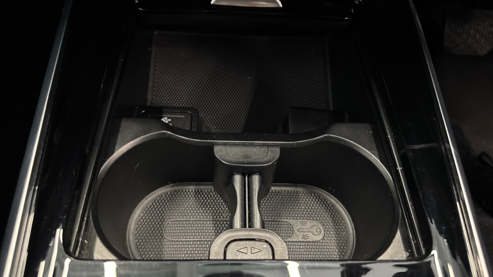 Mercedes-Benz GLB 200 Sport Executive 5dr 7G-Tronic Petrol Estate - Image 35