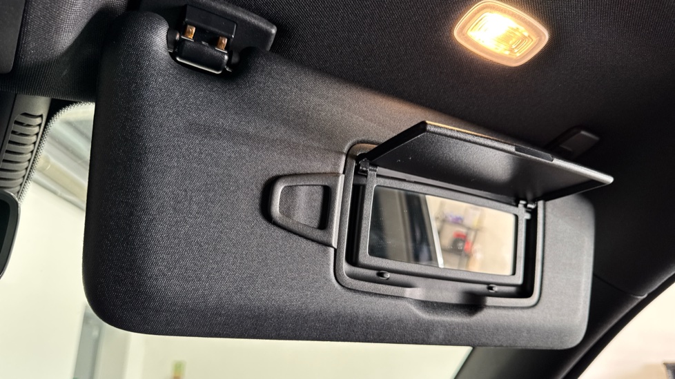 Mercedes-Benz GLB 200 Sport Executive 5dr 7G-Tronic Petrol Estate - Image 39
