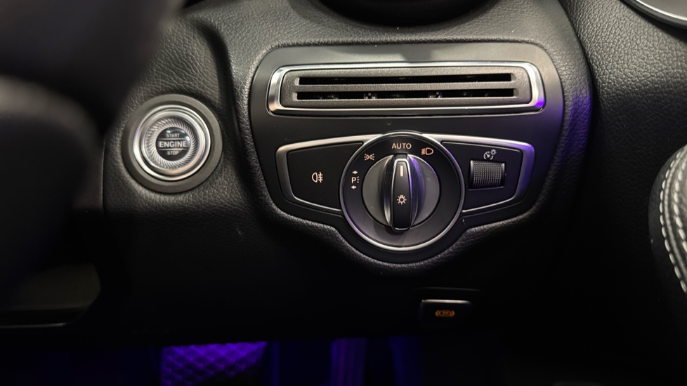 Mercedes-Benz C-Class C200d Sport 5dr Auto Diesel Estate - Image 28