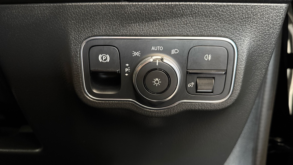 Mercedes-Benz GLA 220d 4Matic AMG Line Premium Plus 5dr Auto Diesel Hatchback - Image 28