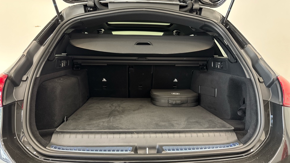 Mercedes-Benz C-Class C300e AMG Line Premium [Pan Roof] 5dr 9G-Tronic Estate - Image 4