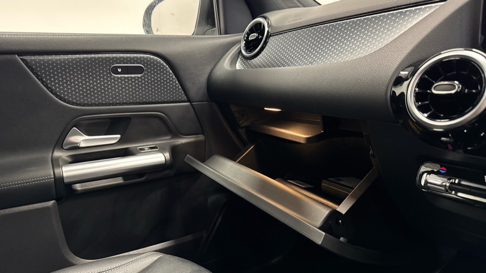 Mercedes-Benz GLA 200 Sport Executive 5dr Auto Petrol Hatchback - Image 38