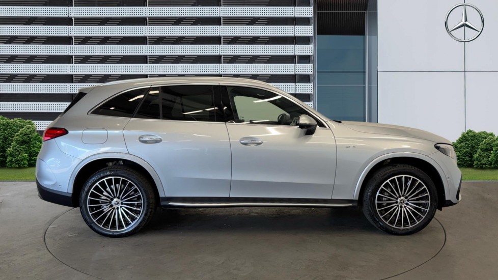Mercedes-Benz GLC 300e 4Matic AMG Line Prem Plus 5dr 9G-Tronic Estate - Image 5