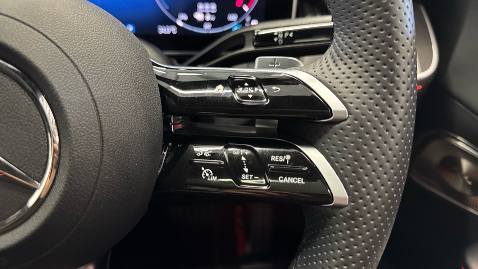Mercedes-Benz GLC 300e 4Matic AMG Line Prem Plus 5dr 9G-Tronic Estate - Image 32