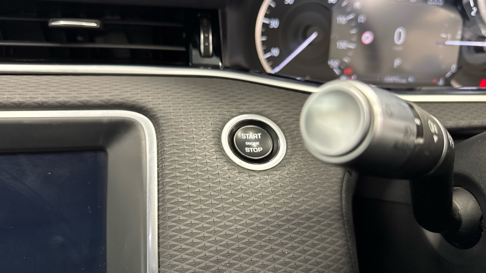 Land Rover Range Rover Evoque 2.0 D180 S 5dr Auto Diesel Hatchback - Image 32