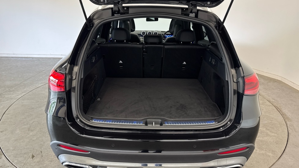Mercedes-Benz GLC 300d 4Matic AMG Line Premium + 5dr 9G-Tronic Diesel Estate - Image 4