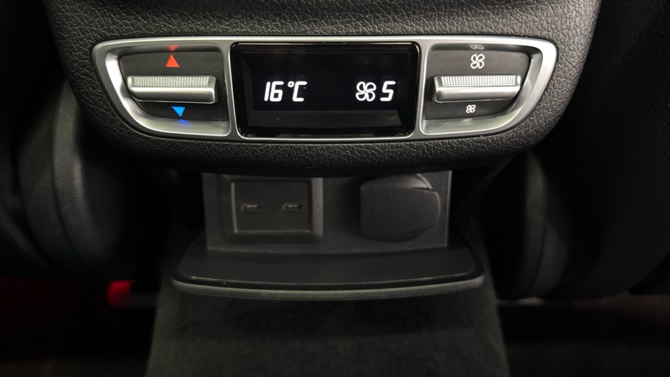 Mercedes-Benz E-Class E220d 200 AMG Line Night Ed Prem+ 4dr 9G-Tronic Diesel Saloon - Image 21