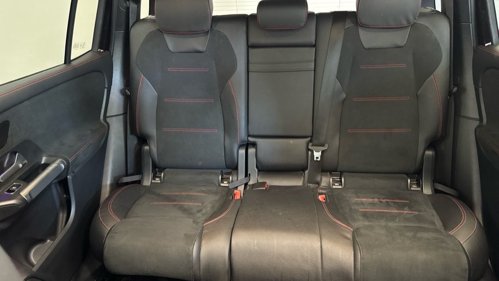 Mercedes-Benz GLB 200 AMG Line Premium Plus 5dr 7G-Tronic Petrol Estate - Image 15