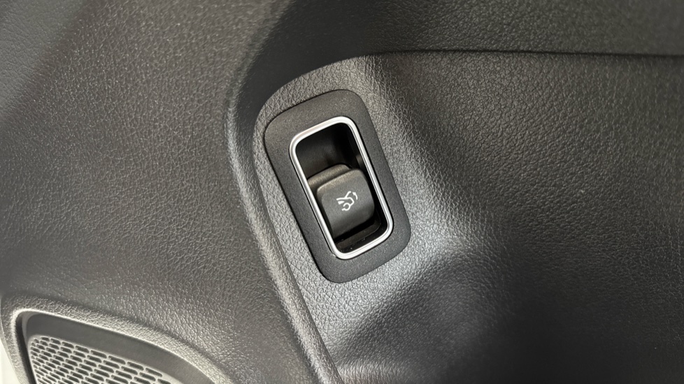 Mercedes-Benz CLA 200 AMG Line Premium 4dr Tip Auto Petrol Saloon - Image 27