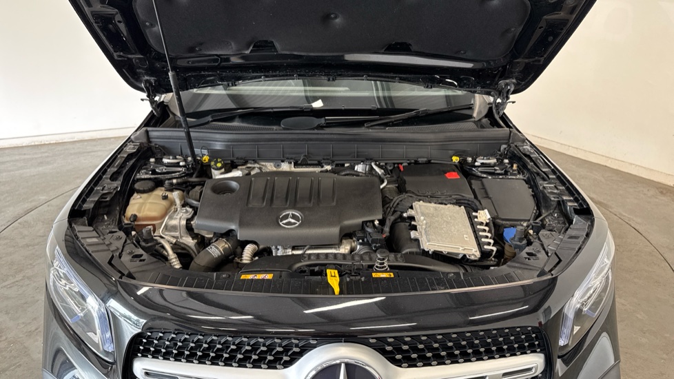 Mercedes-Benz GLB 220d 4Matic AMG Line Premium 5dr 8G-Tronic Diesel Estate - Image 8