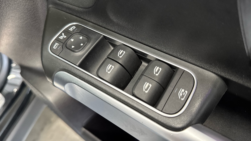 Mercedes-Benz GLB 220d 4Matic AMG Line Premium 5dr 8G-Tronic Diesel Estate - Image 26