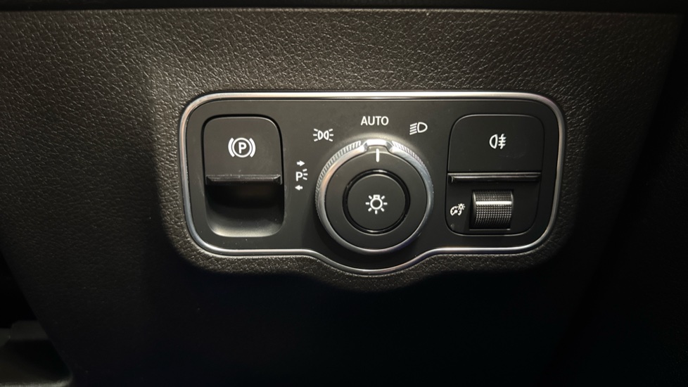 Mercedes-Benz GLB 220d 4Matic AMG Line Premium 5dr 8G-Tronic Diesel Estate - Image 29