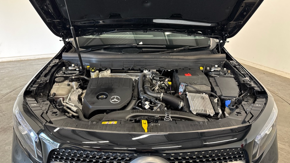 Mercedes-Benz GLB 200 AMG Line Premium Plus 5dr 7G-Tronic Petrol Estate - Image 8