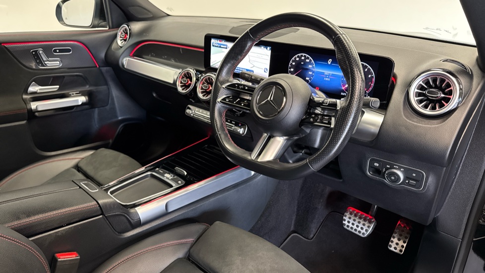 Mercedes-Benz GLB 200 AMG Line Premium Plus 5dr 7G-Tronic Petrol Estate - Image 11