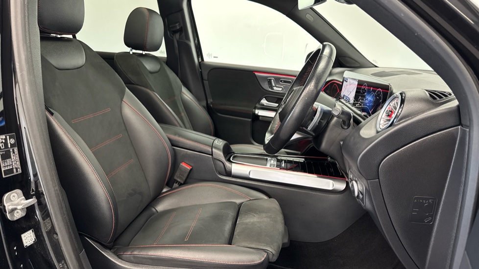 Mercedes-Benz GLB 200 AMG Line Premium Plus 5dr 7G-Tronic Petrol Estate - Image 27