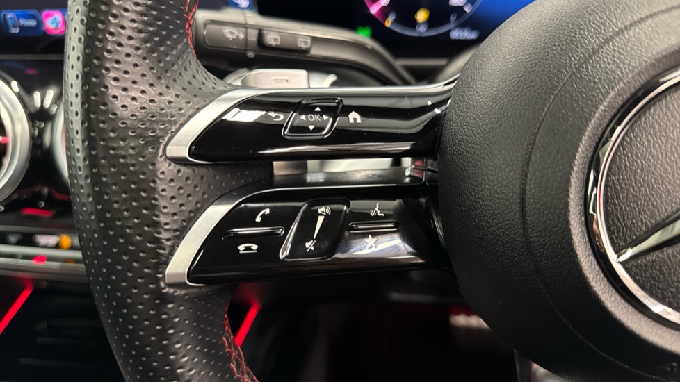 Mercedes-Benz GLB 200 AMG Line Premium Plus 5dr 7G-Tronic Petrol Estate - Image 30