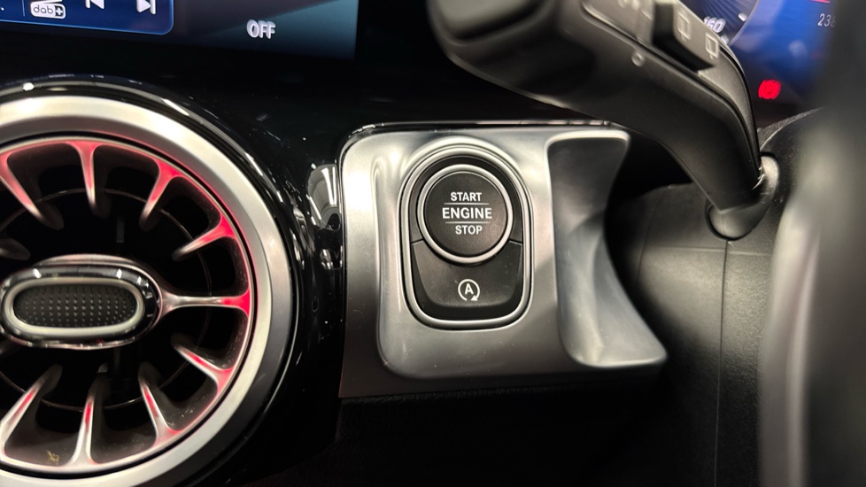 Mercedes-Benz GLB 200 AMG Line Premium Plus 5dr 7G-Tronic Petrol Estate - Image 33