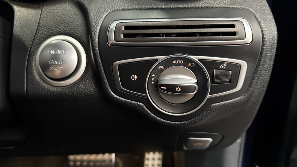 Mercedes-Benz C-Class C250d AMG Line Premium Plus 5dr 9G-Tronic Diesel Estate - Image 29