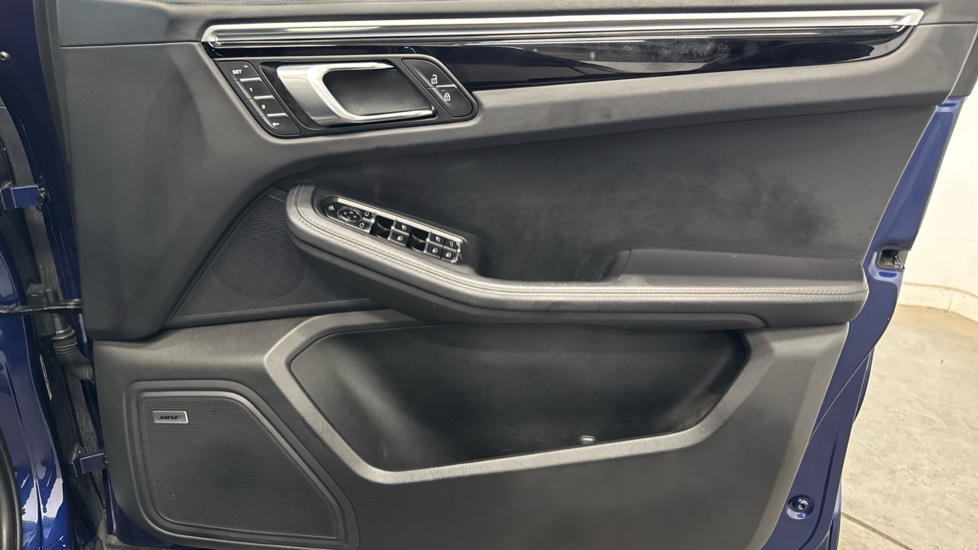 Porsche Macan S 5dr PDK Petrol Estate - Image 24