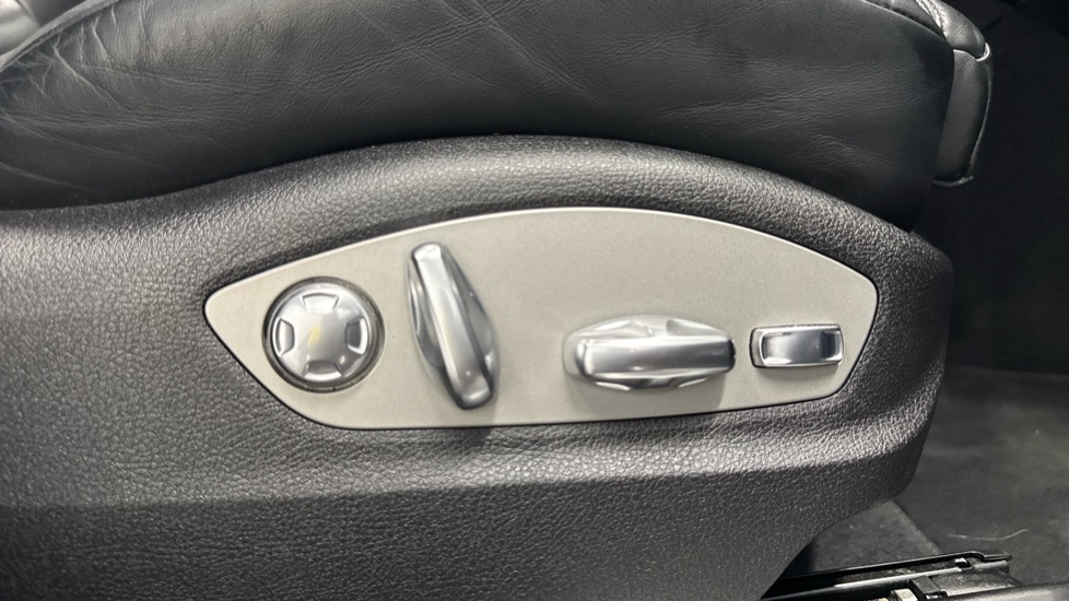 Porsche Macan S 5dr PDK Petrol Estate - Image 31