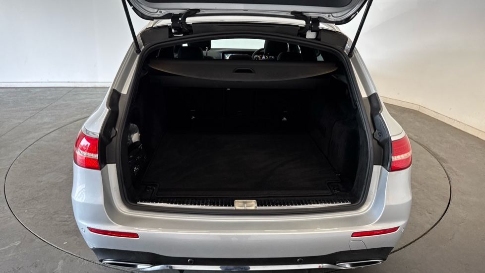 Mercedes-Benz E-Class E350d AMG Line Edition Premium Plus 5dr 9G-Tronic Diesel Estate - Image 4