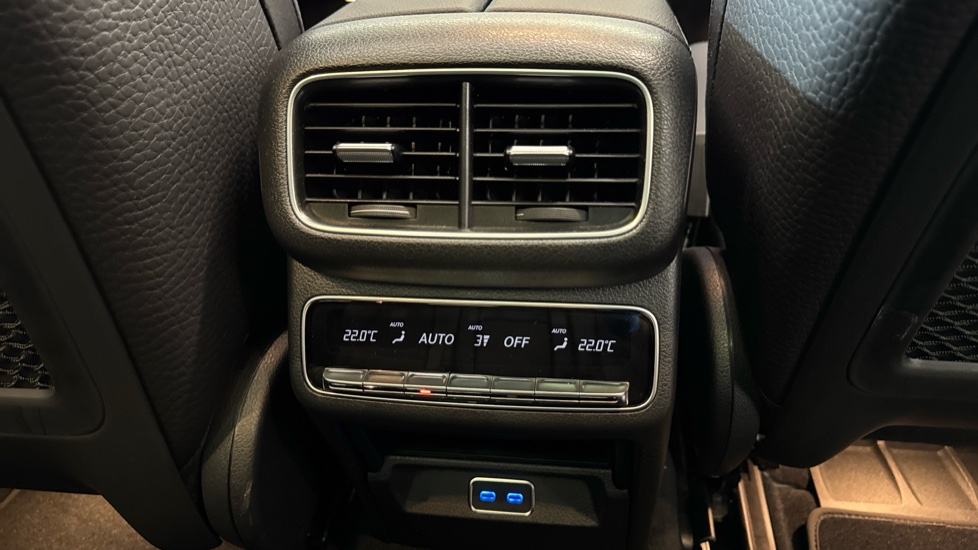 Mercedes-Benz GLE 300d 4Matic AMG Line Prem 5dr 9G-Tronic [7 St] Diesel Estate - Image 30